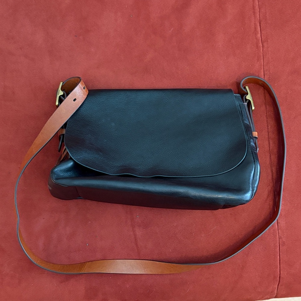 Fossil Black Leather Crossbody with Brown Contrast Strap